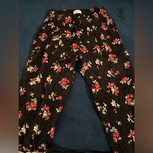 🛑3/$10 Hollister cargo like pants